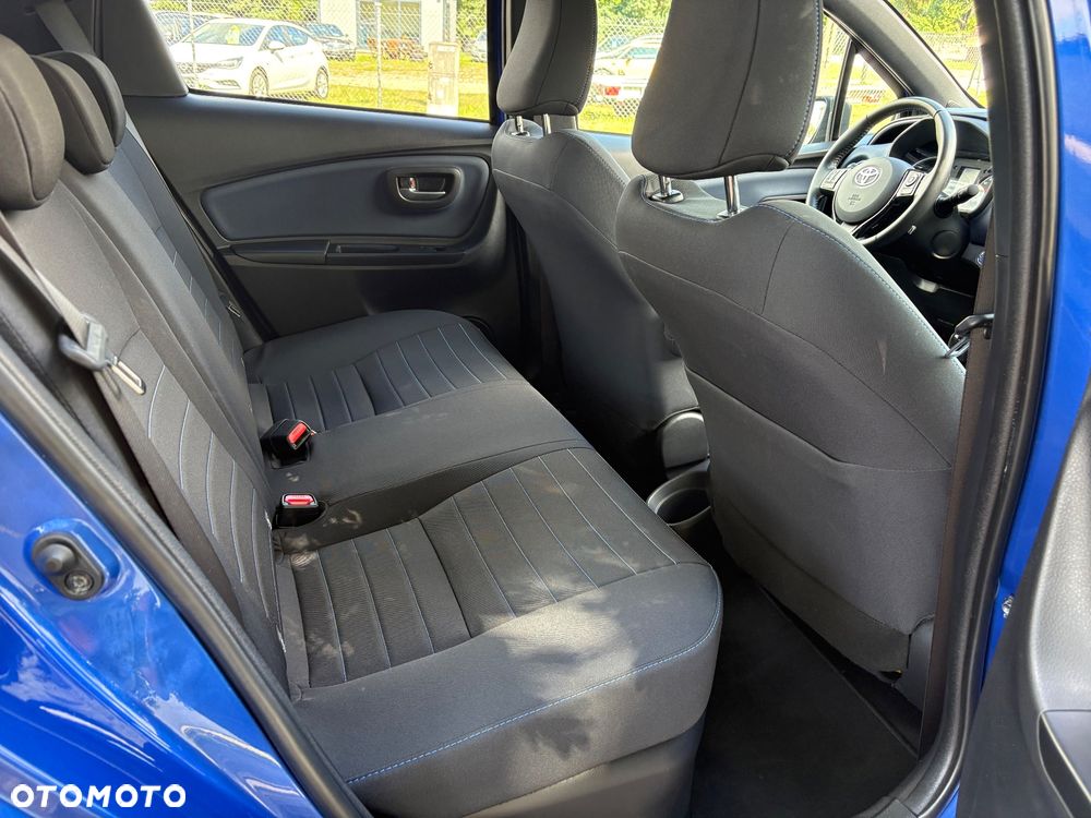 Toyota Yaris Hybrid 100 Selection Passion - 16