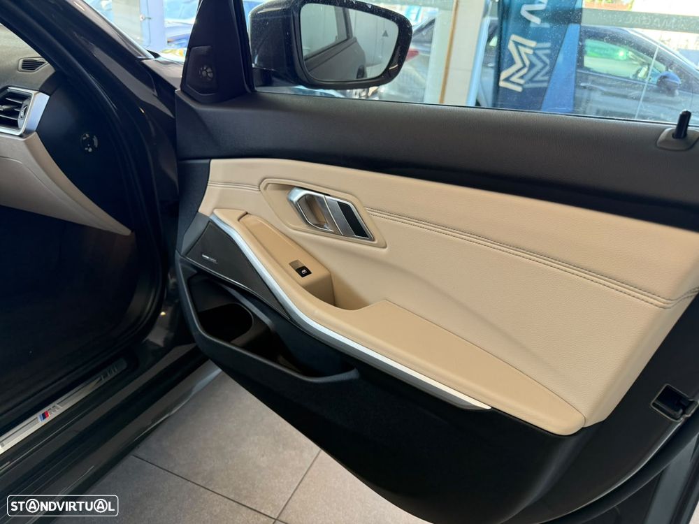 BMW 320 d Pack Desportivo M Auto - 43