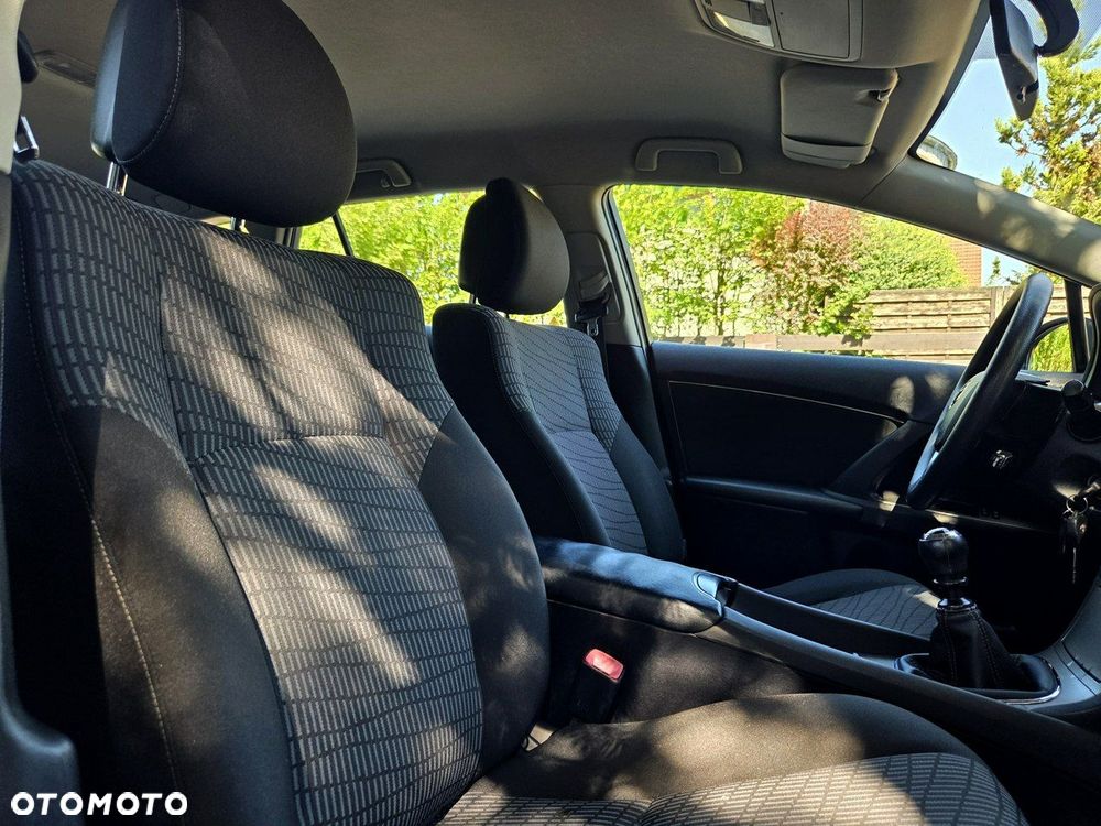 Toyota Avensis 2.0 D-4D - 7