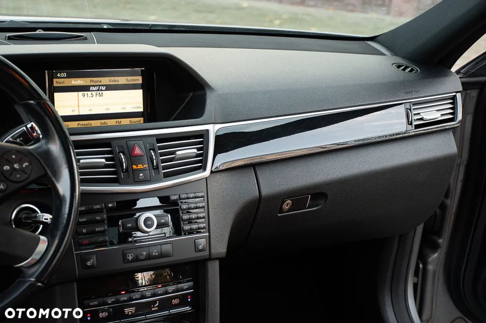 Mercedes-Benz Klasa E 350 T 4Matic 7G-TRONIC - 25