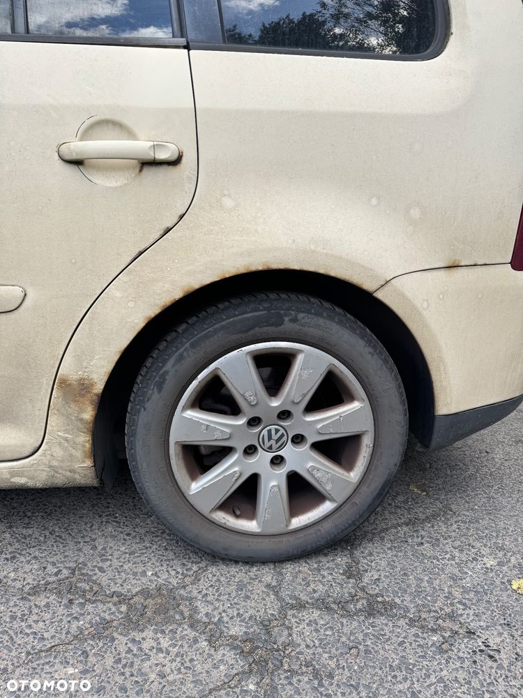 Volkswagen Touran 2.0 TDI DPF Highline DSG - 10