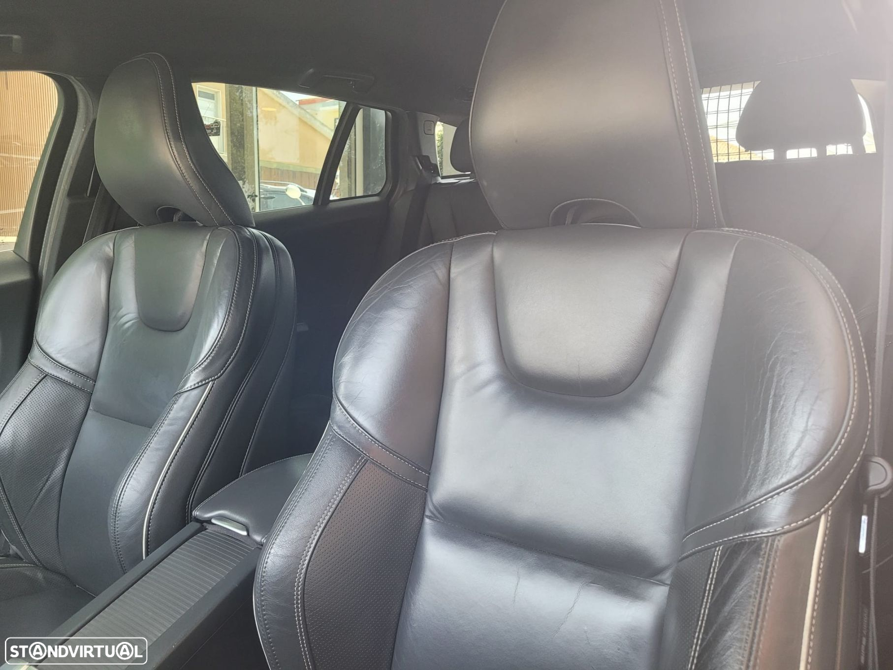 Volvo V60 2.4 D6 R-Design AWD Phev - 9
