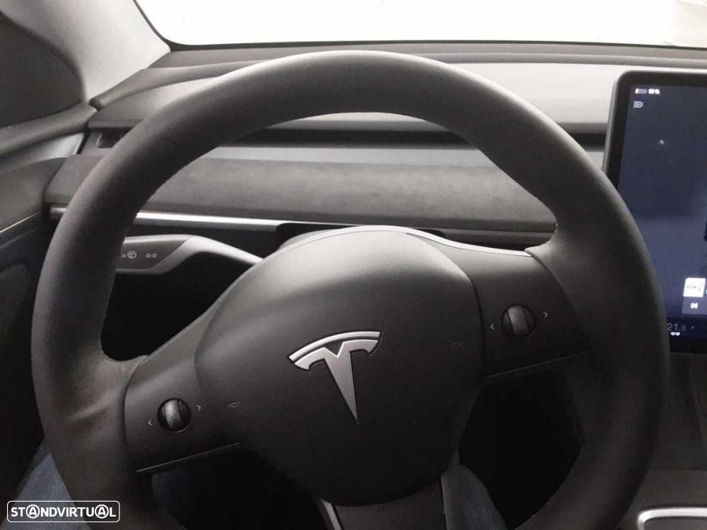 Tesla Model Y Long Range Dual Motor AWD - 8
