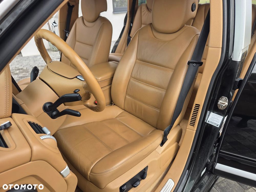 Porsche Cayenne - 22