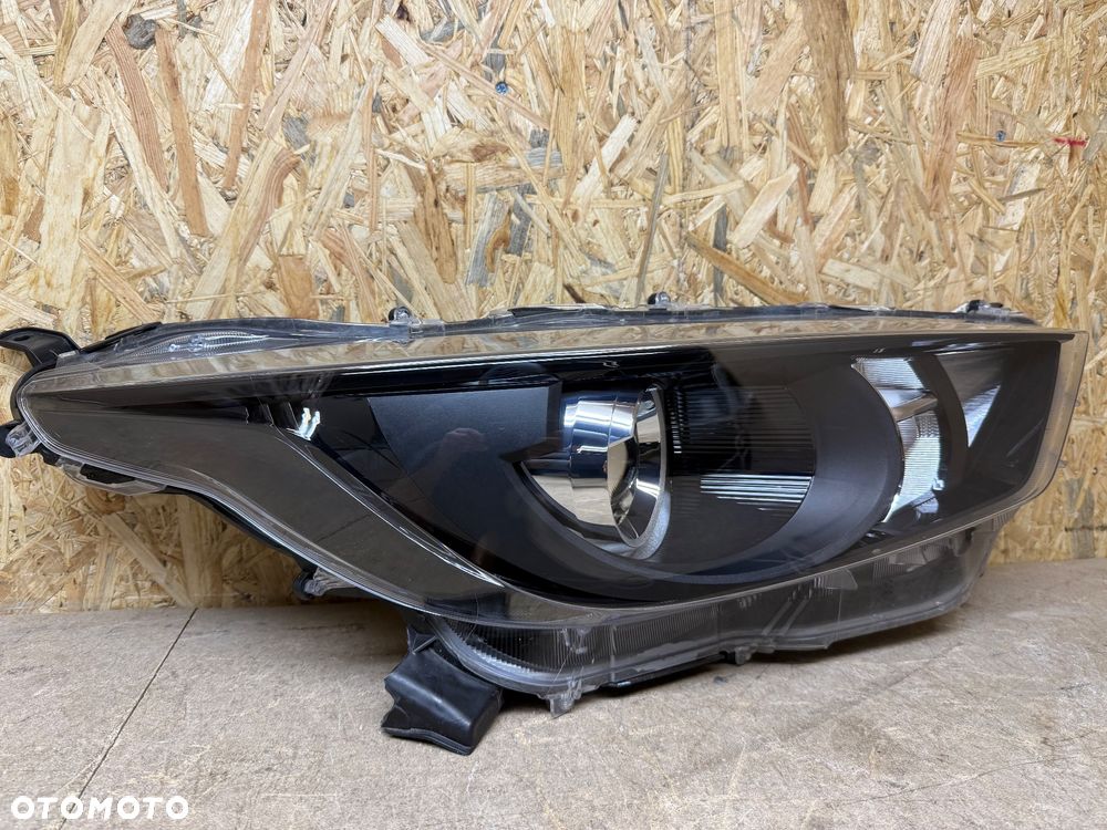 TOYOTA YARIS IV 2020- LAMPA PRAWY PRZÓD ZWYKŁA SOCZEWKA KOITO K0-6 EU - 16