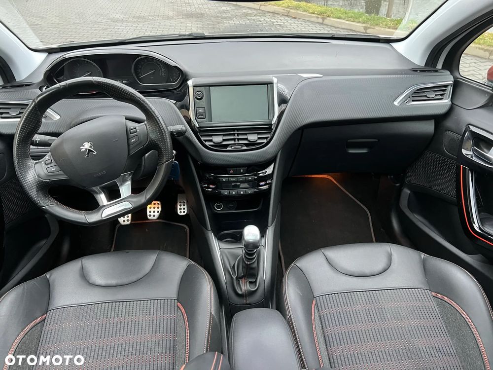 Peugeot 208 - 11