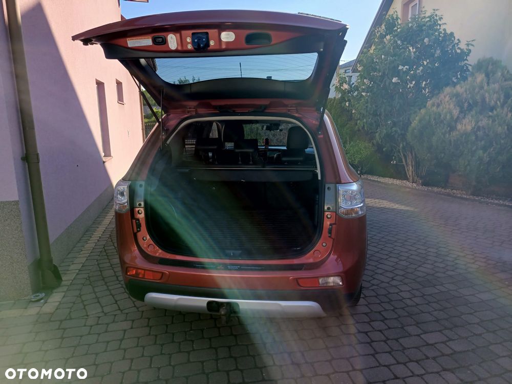 Mitsubishi Outlander Instyle NAVI + - 10