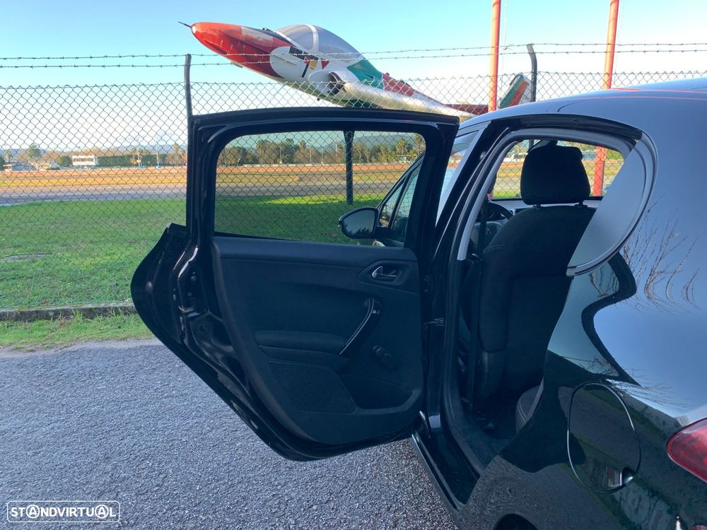 Peugeot 208 1.2 PureTech Allure - 42