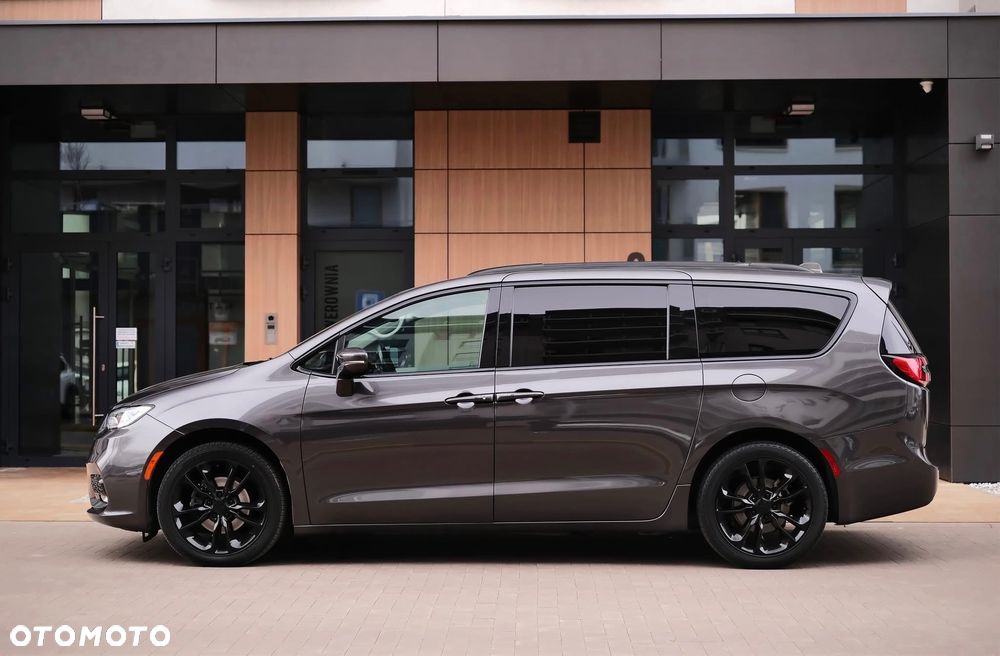 Chrysler Pacifica - 8