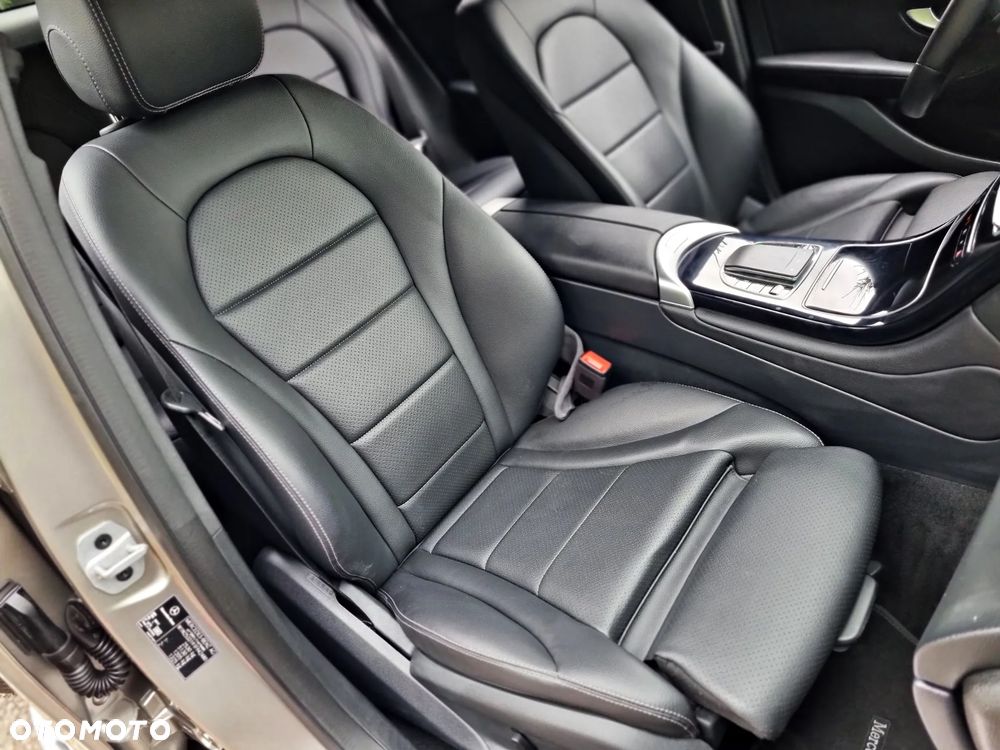 Mercedes-Benz GLC 300 d 4Matic 9G-TRONIC Exclusive - 27