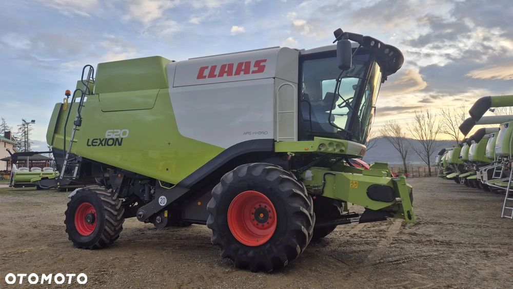Claas Lexion 620 z hederem - 2