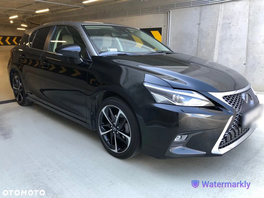 Lexus CT 200h Launch Edition - 1