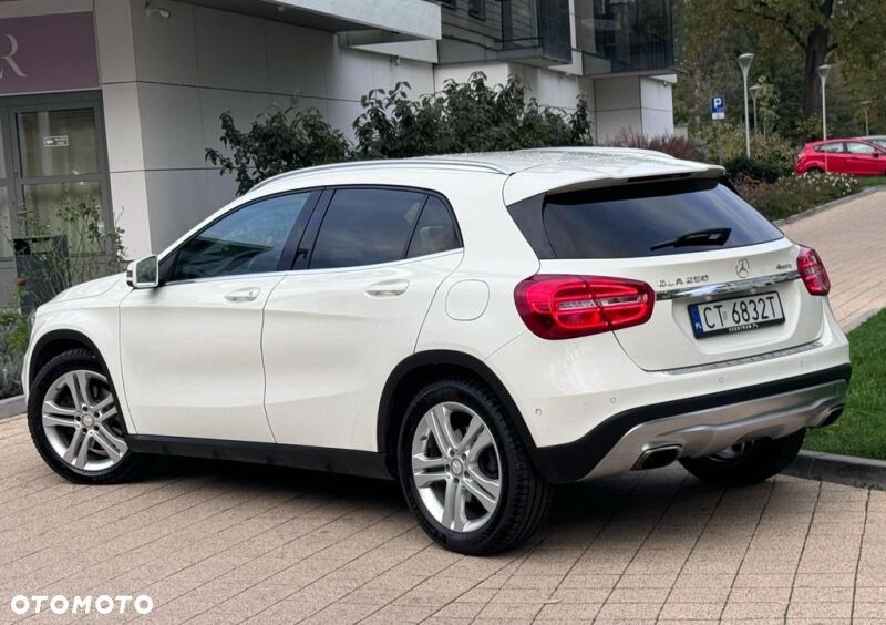 Mercedes-Benz GLA 250 4-Matic - 17