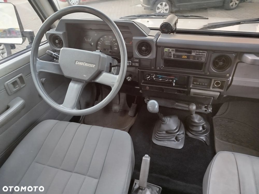 Toyota Land Cruiser - 5