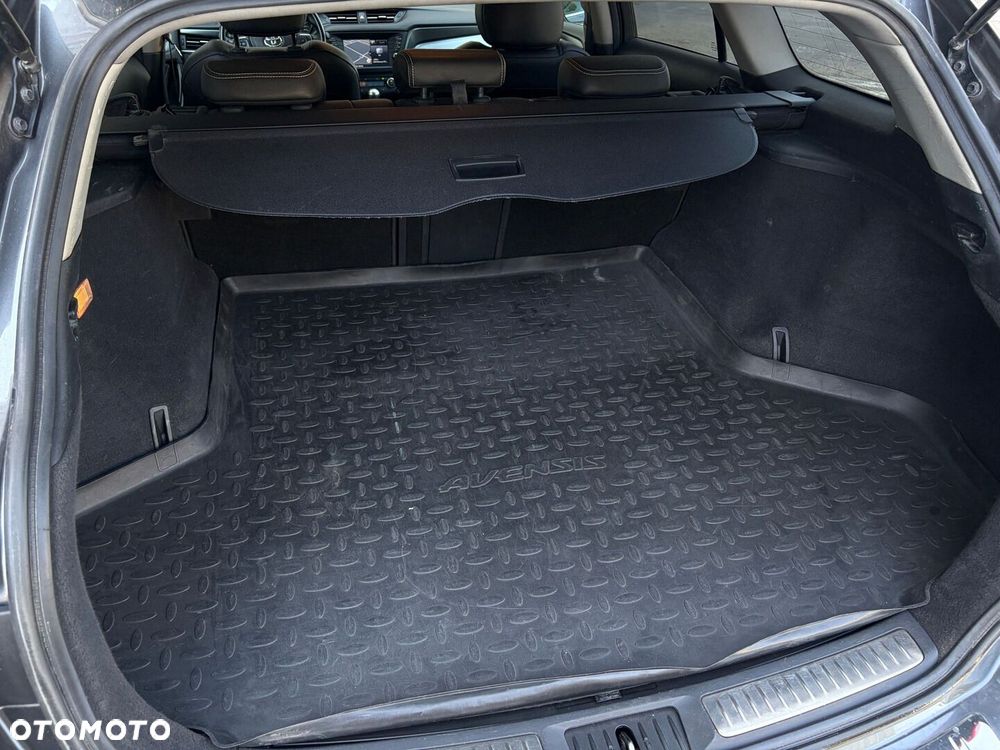 Toyota Avensis - 24
