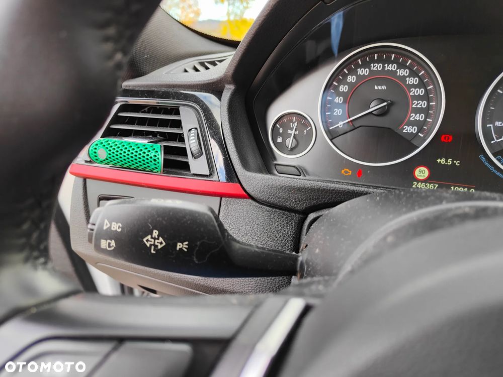 BMW Seria 3 320d DPF Edition Sport - 28