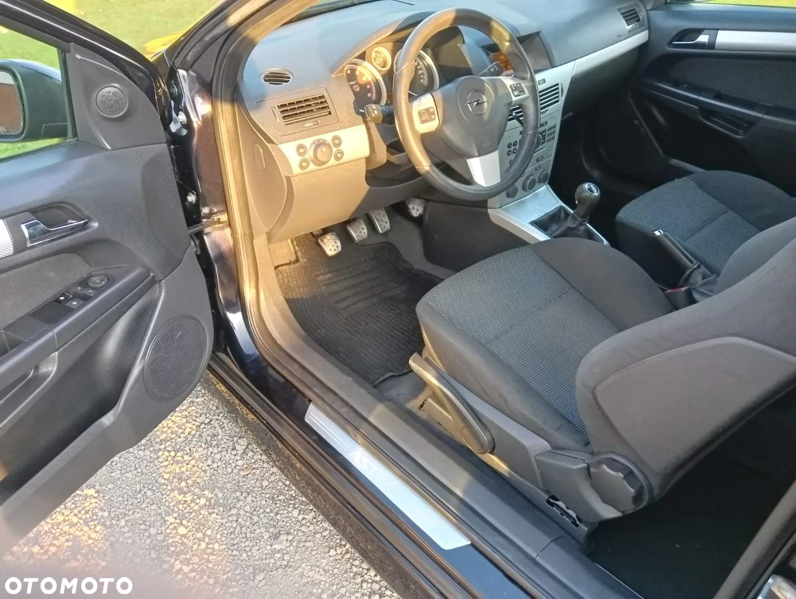 Opel Astra GTC 1.8 Sport - 20
