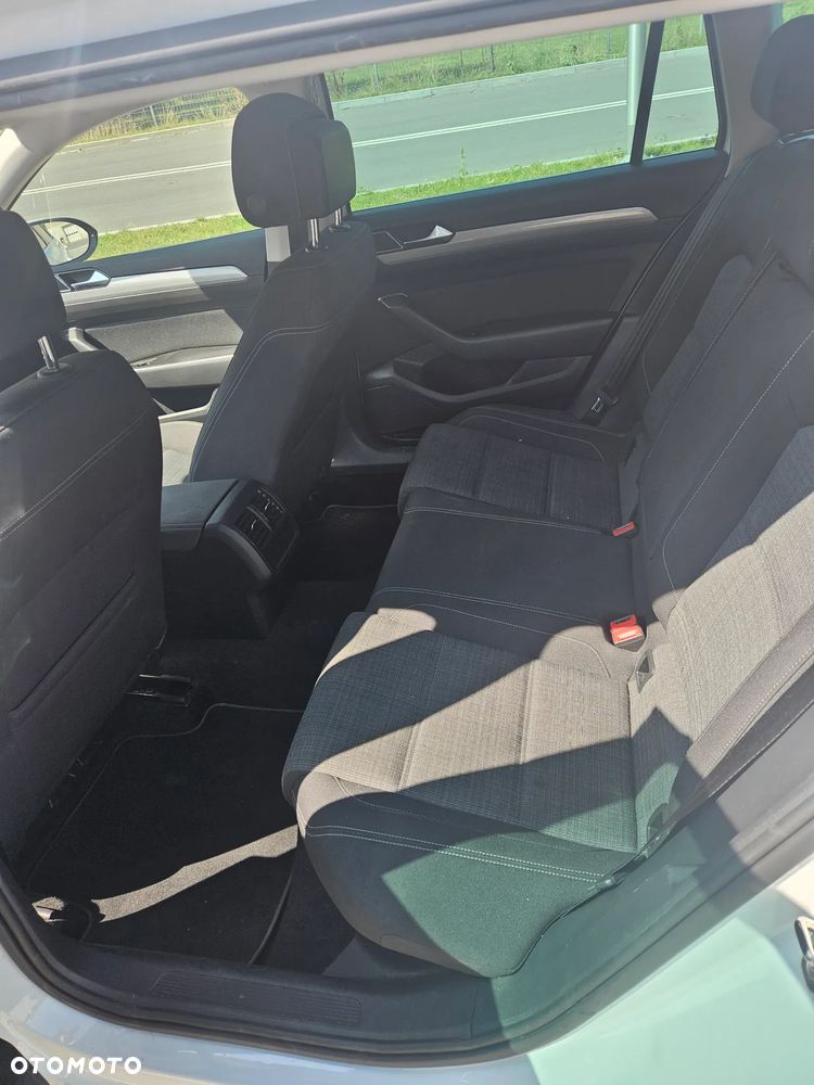 Volkswagen Passat - 8