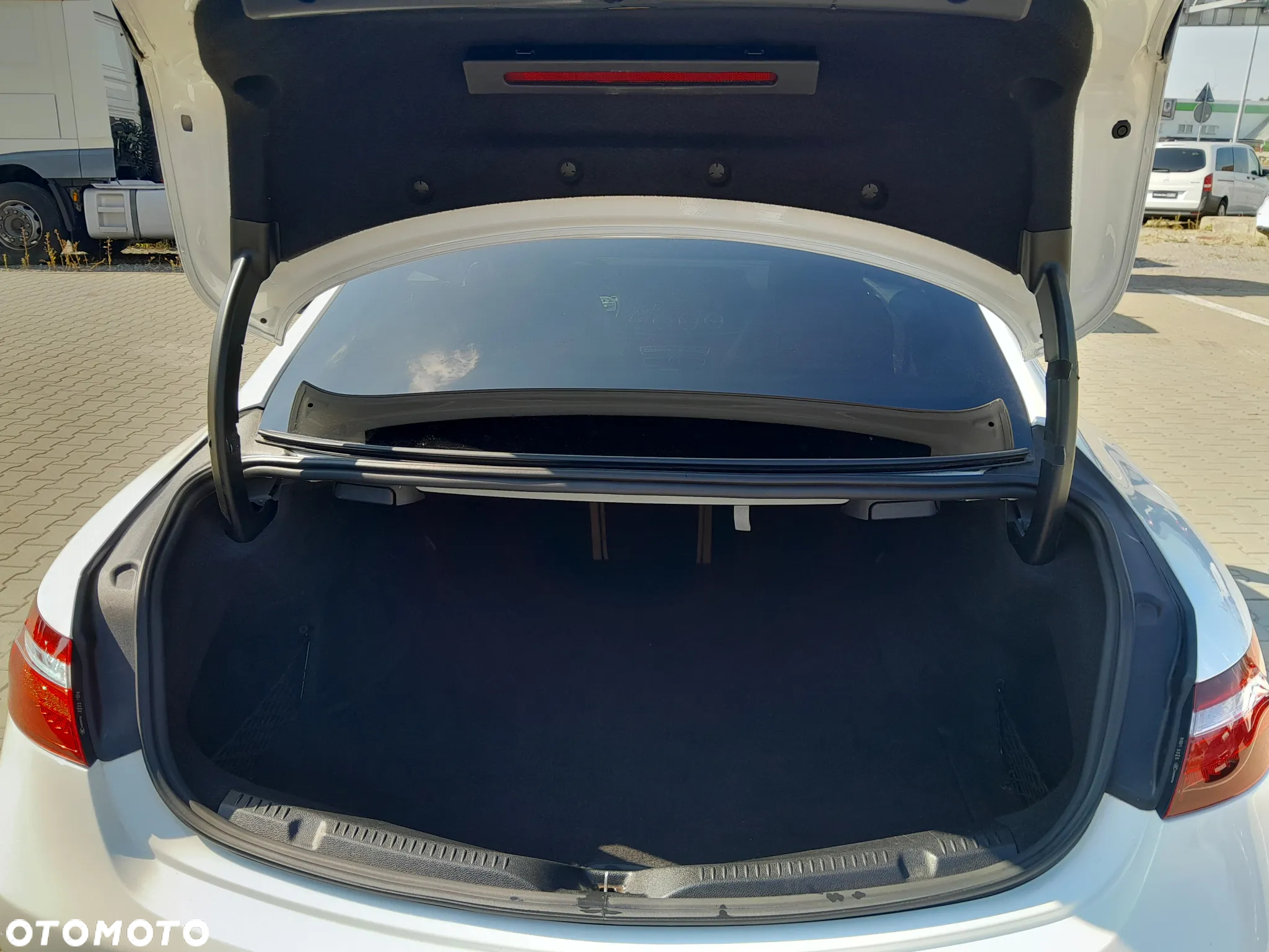 Mercedes-Benz Klasa E 300 Coupe 9G-TRONIC - 17