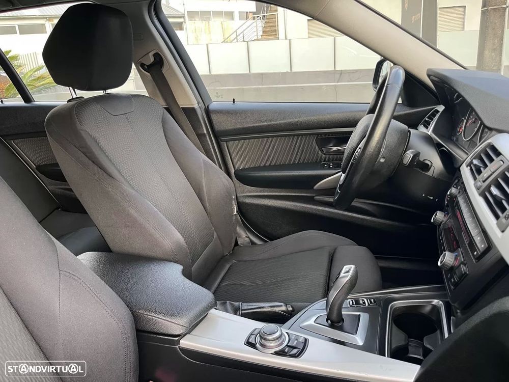 BMW 320 d Touring Aut. Sport Line - 46