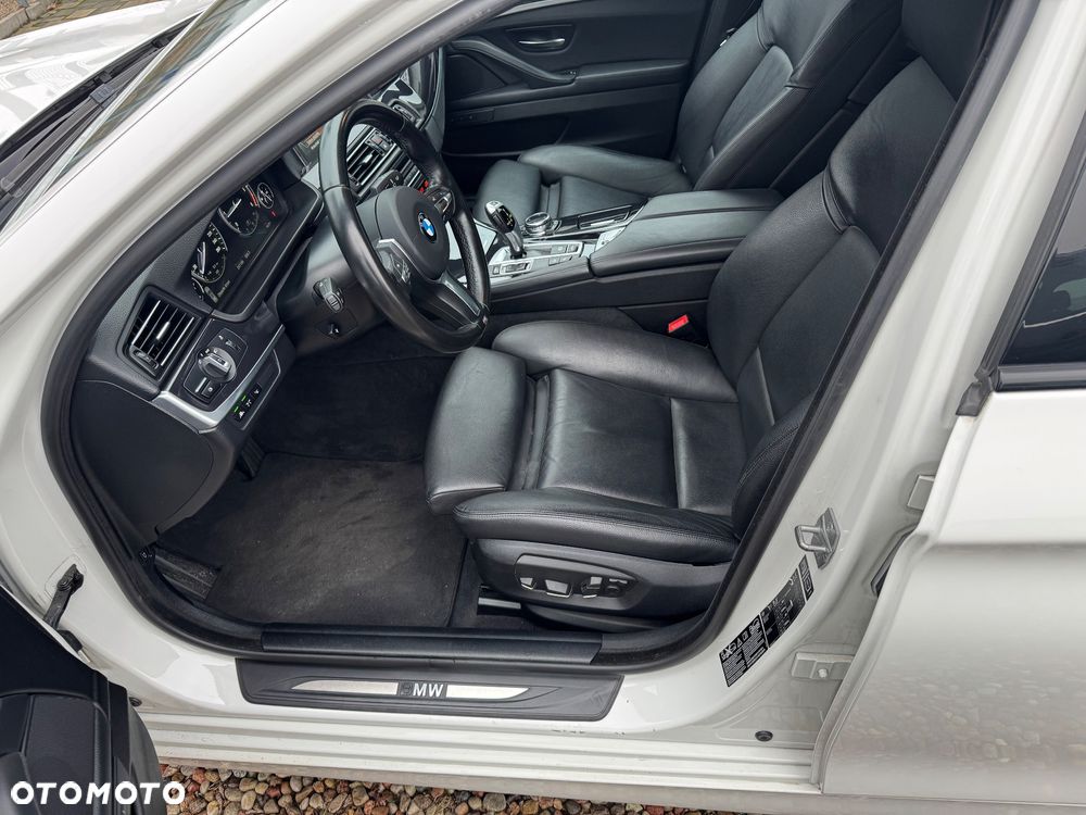 BMW Seria 5 525d xDrive - 16