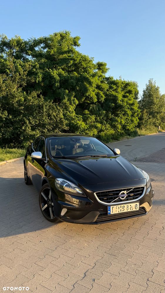 Volvo V40 D2 Drive-E R-Design Momentum - 1