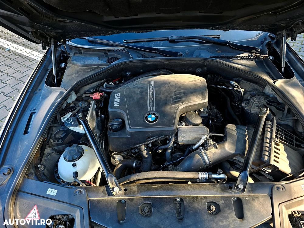 BMW Seria 5 520i Touring Aut. - 38