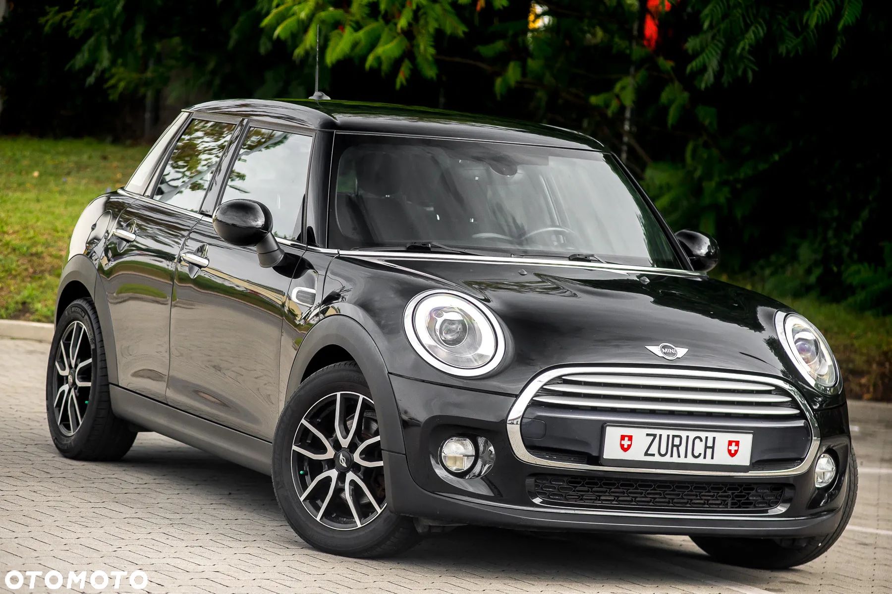 MINI Cooper Essential Trim - 1