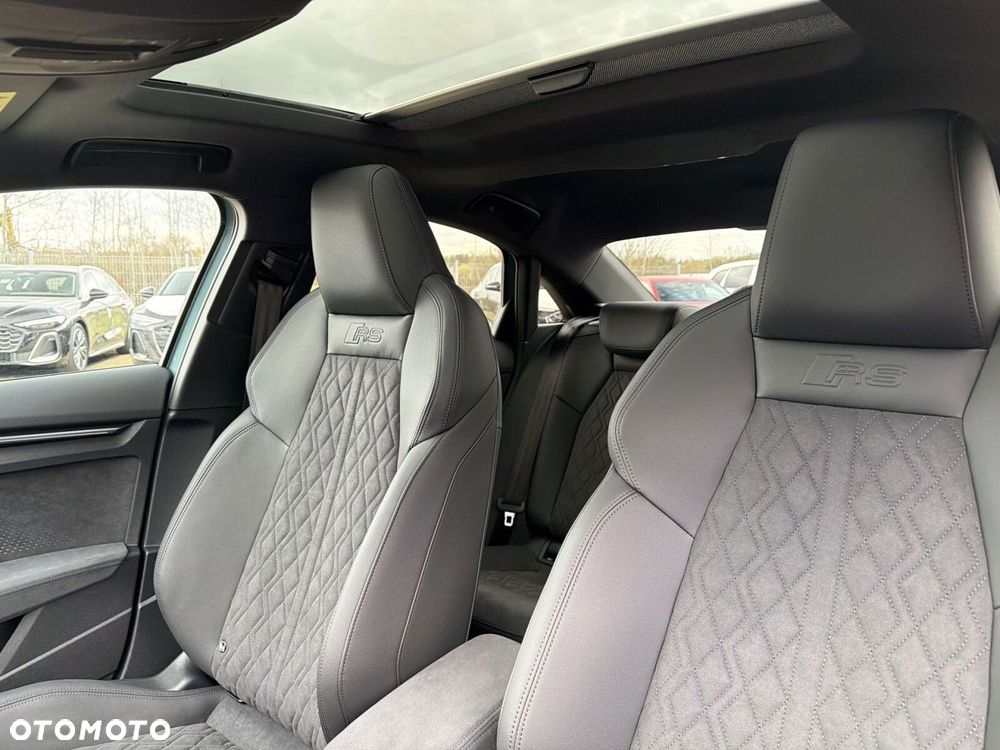 Audi RS3 Limousine - 12