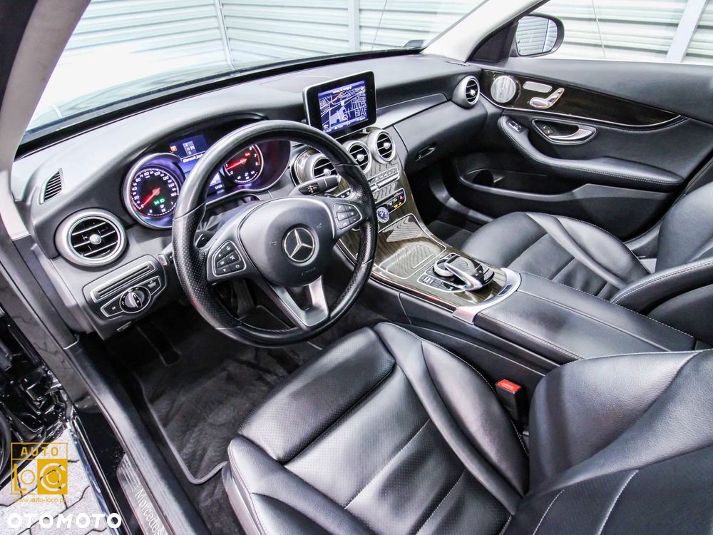 Mercedes-Benz Klasa C 300 9G-TRONIC AMG Line - 18