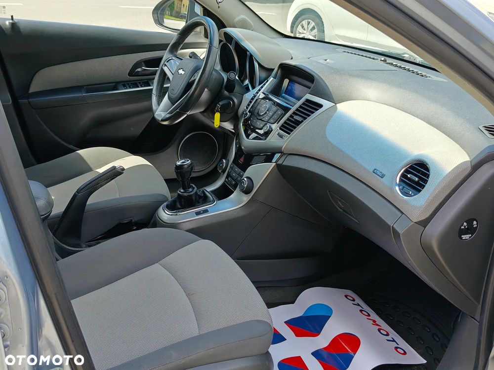 Chevrolet Cruze 2.0 LS - 17