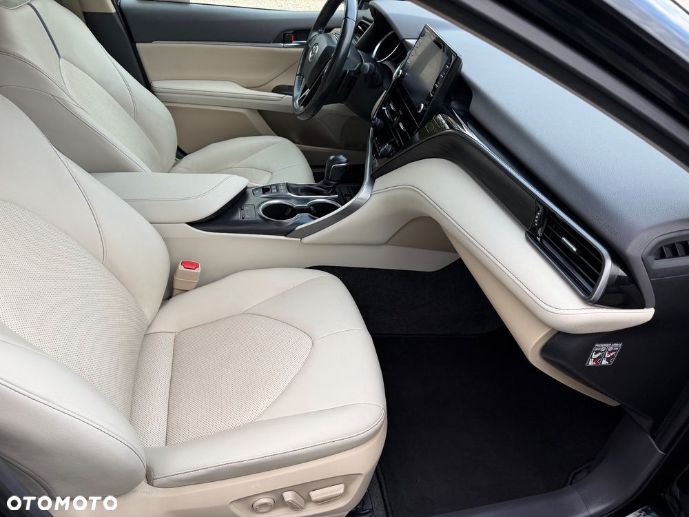 Toyota Camry 2.5 Hybrid Executive CVT - 36