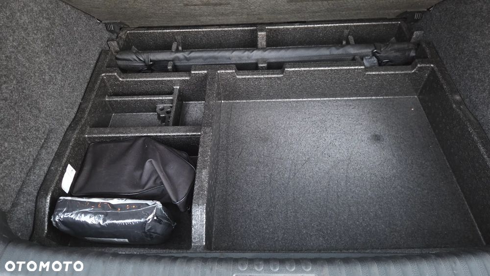 Volkswagen Tiguan 2.0 TDI DPF BlueMotion Technology Sport & Style - 31