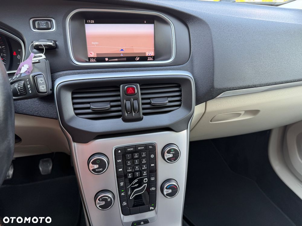 Volvo V40 D3 Momentum - 33