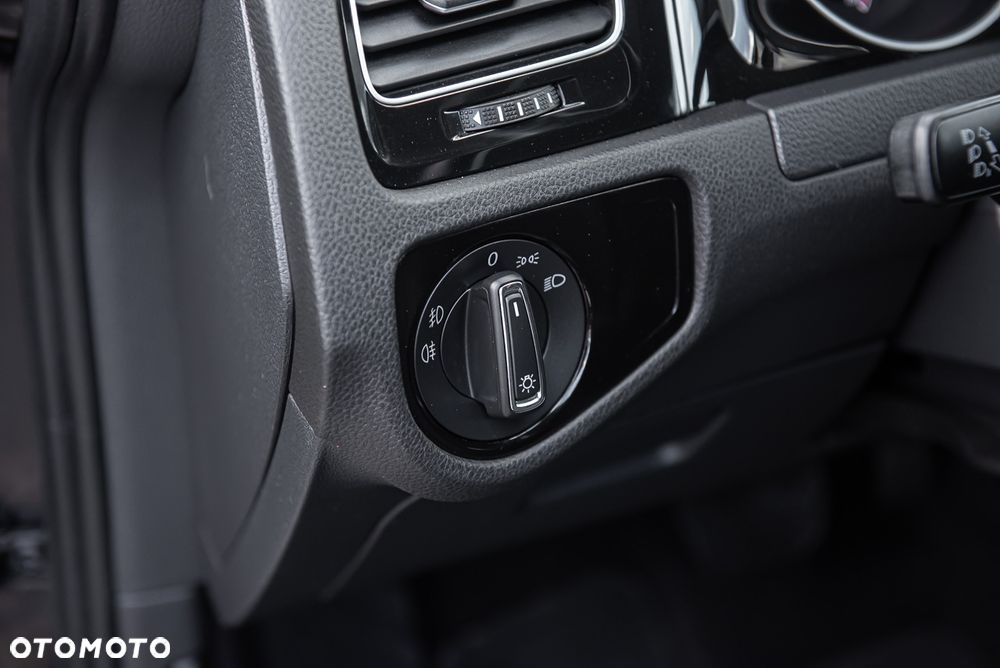 Volkswagen Golf - 20