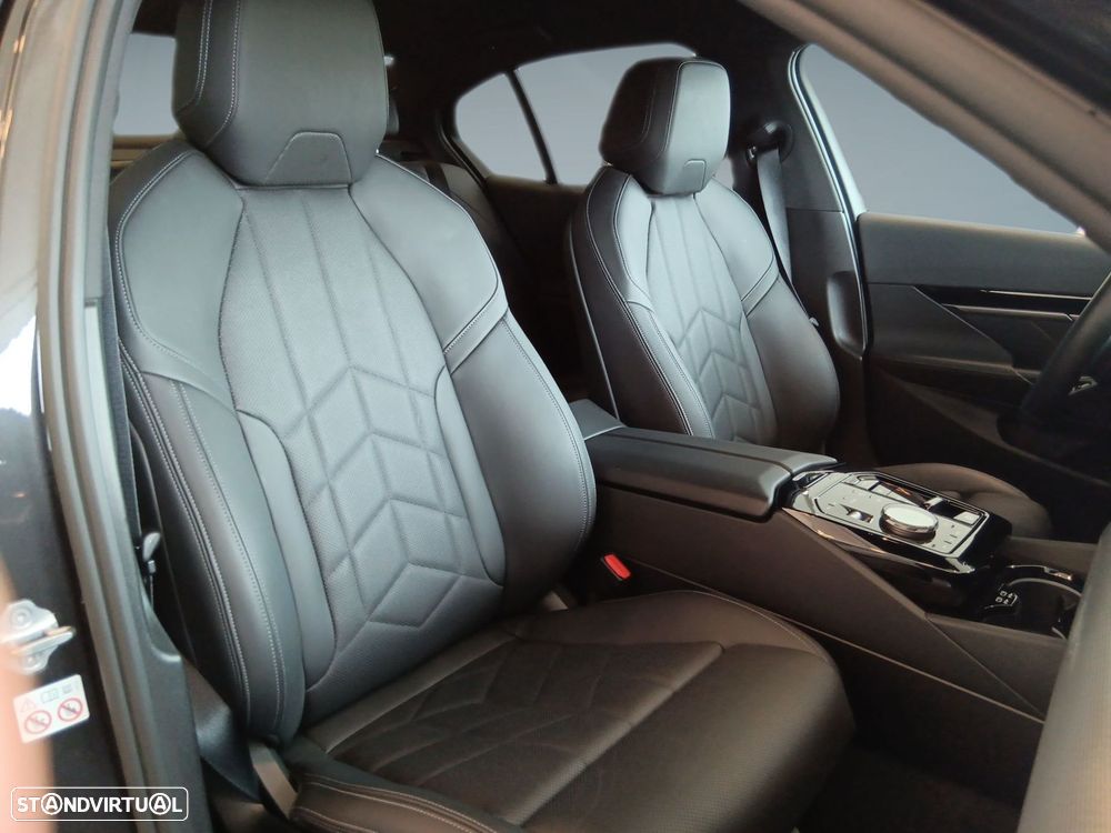 BMW 520 d Pack Desportivo M - 12