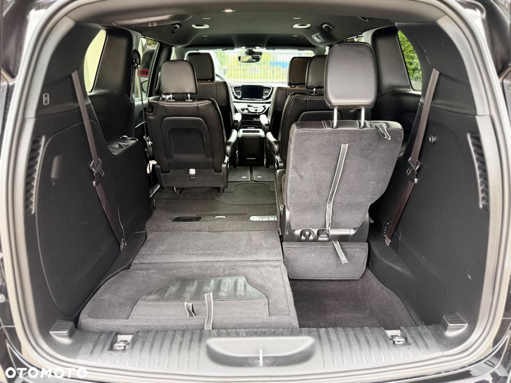 Chrysler Pacifica - 26