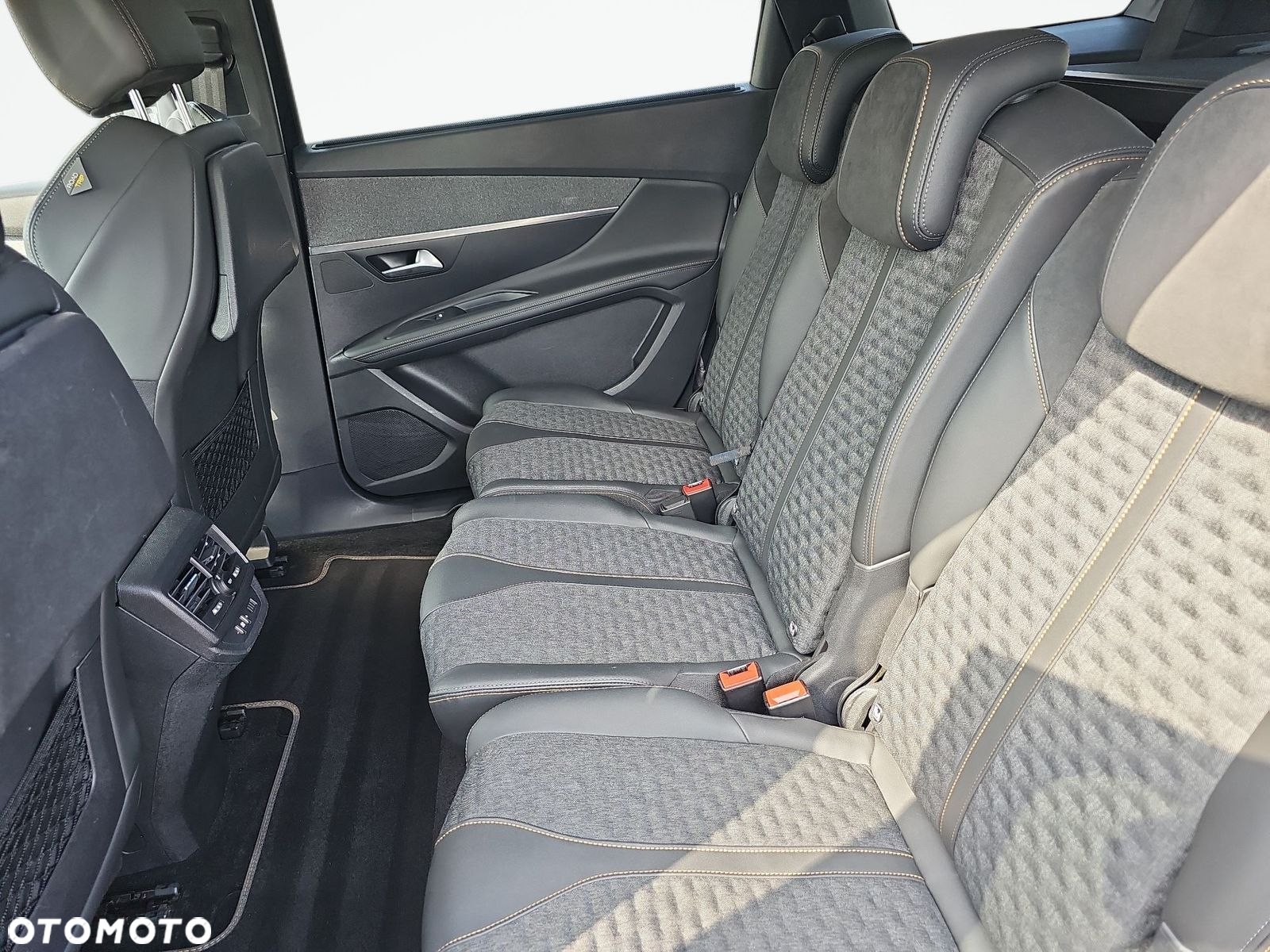 Peugeot 5008 2.0 BlueHDi Road Trip S&S EAT8 - 22