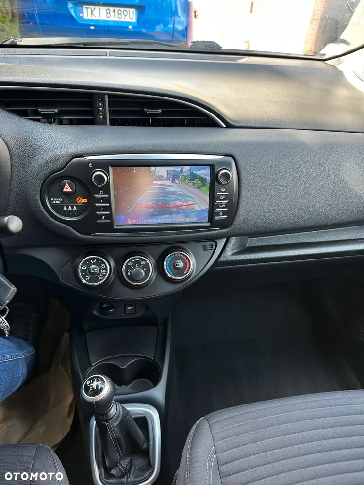 Toyota Yaris 1.5 Premium - 11