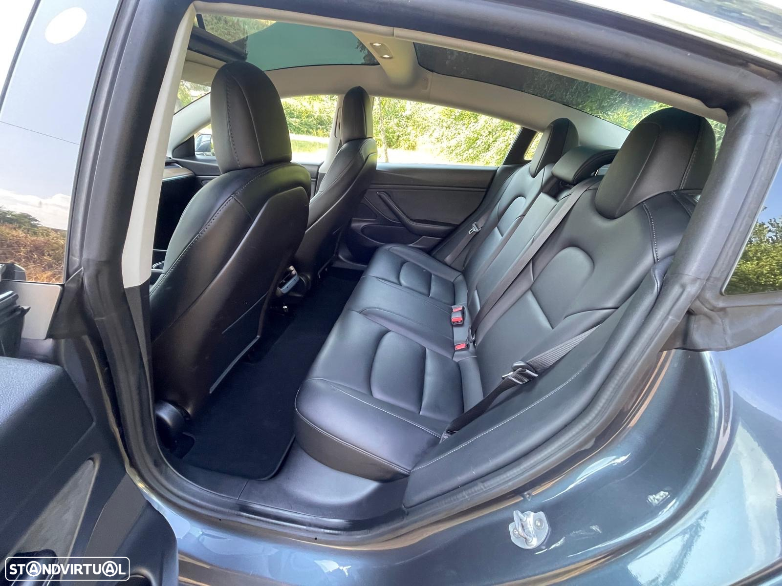 Tesla Model 3 Long-Range Dual Motor AWD - 32