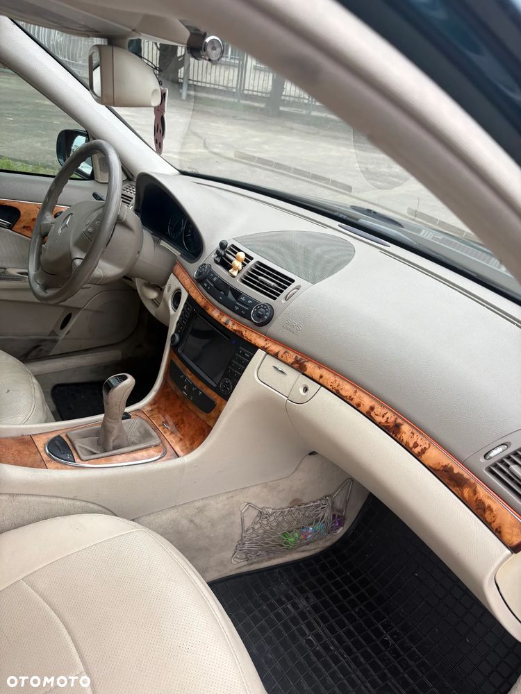 Mercedes-Benz Klasa E 280 Elegance - 35