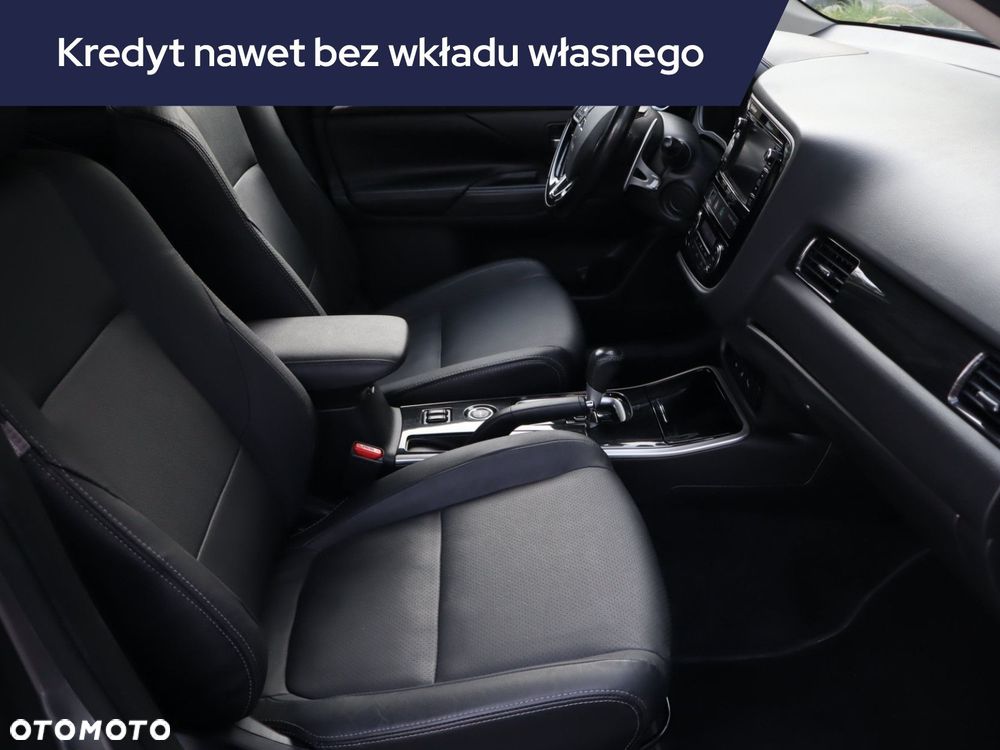 Mitsubishi Outlander - 11