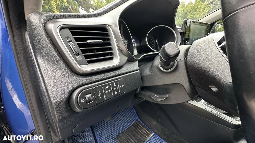 Kia Ceed - 11