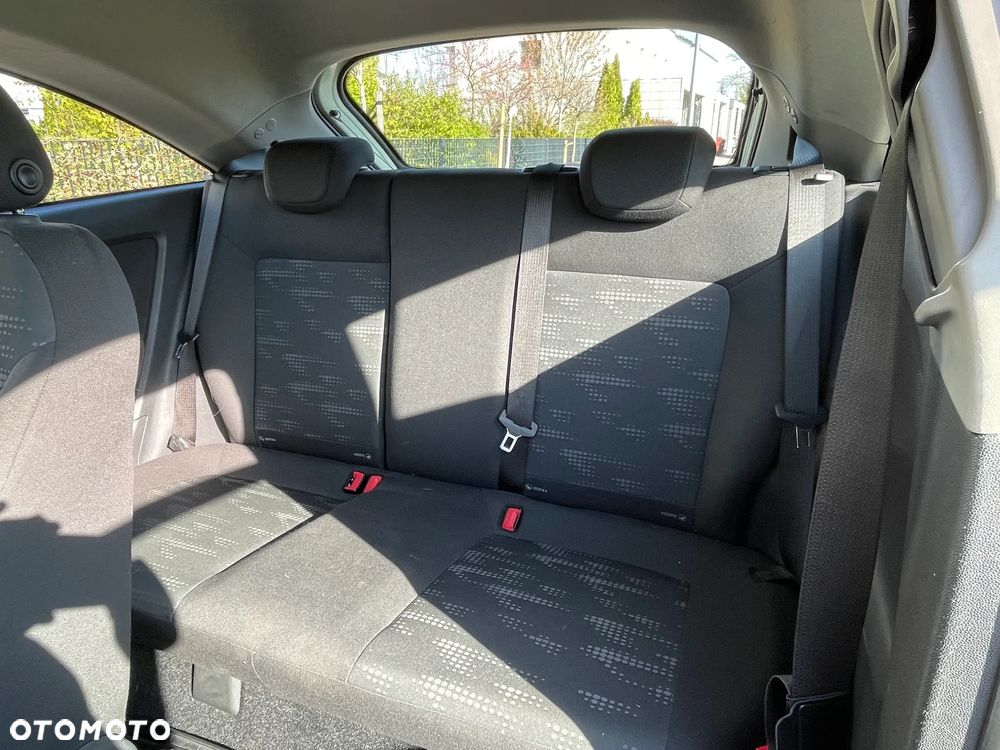 Opel Corsa 1.4 16V Innovation - 10