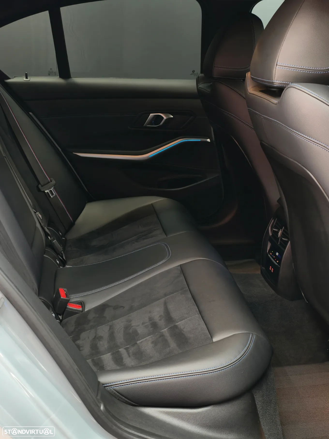 BMW 320 d Pack Desportivo M Pro Auto - 24