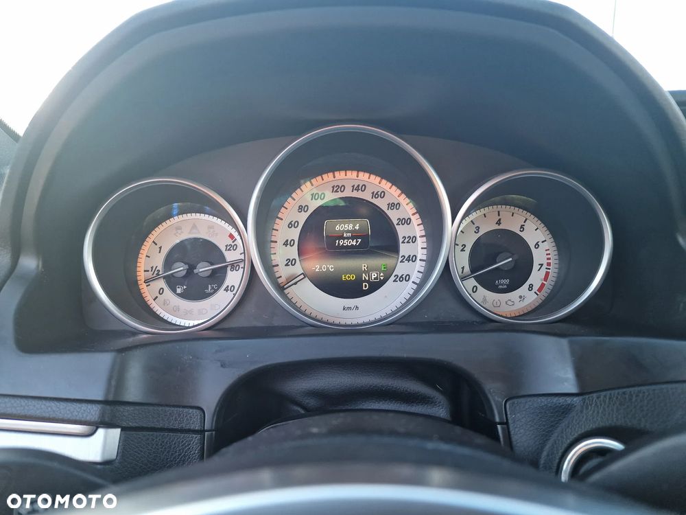 Mercedes-Benz Klasa E - 19