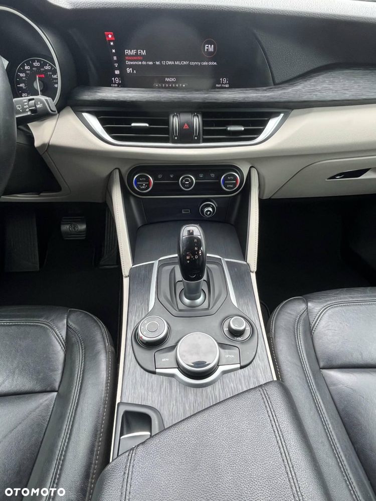 Alfa Romeo Stelvio - 5