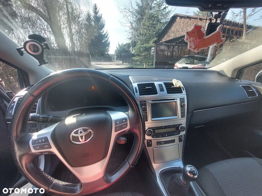 Toyota Avensis 1.8 Comfort - 6
