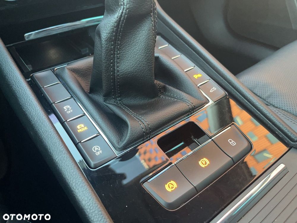 Skoda Superb 2.0 TDI L&K - 21