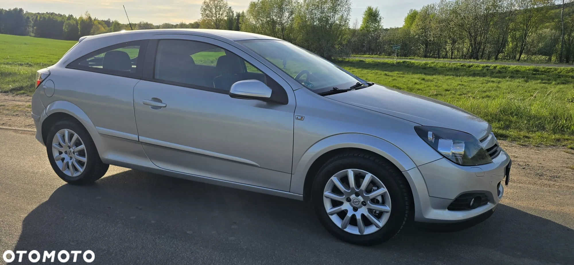 Opel Astra III GTC 1.6 Cosmo - 6